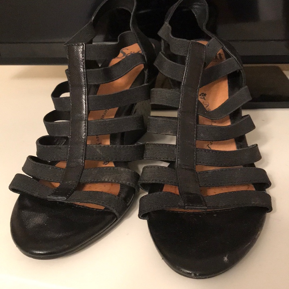 Sofft Black Wedges